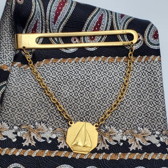 Sailboat Vintage Tie Clip Boating Gold Tone Tack Bar Chain Uneek - Picture 7 of 8